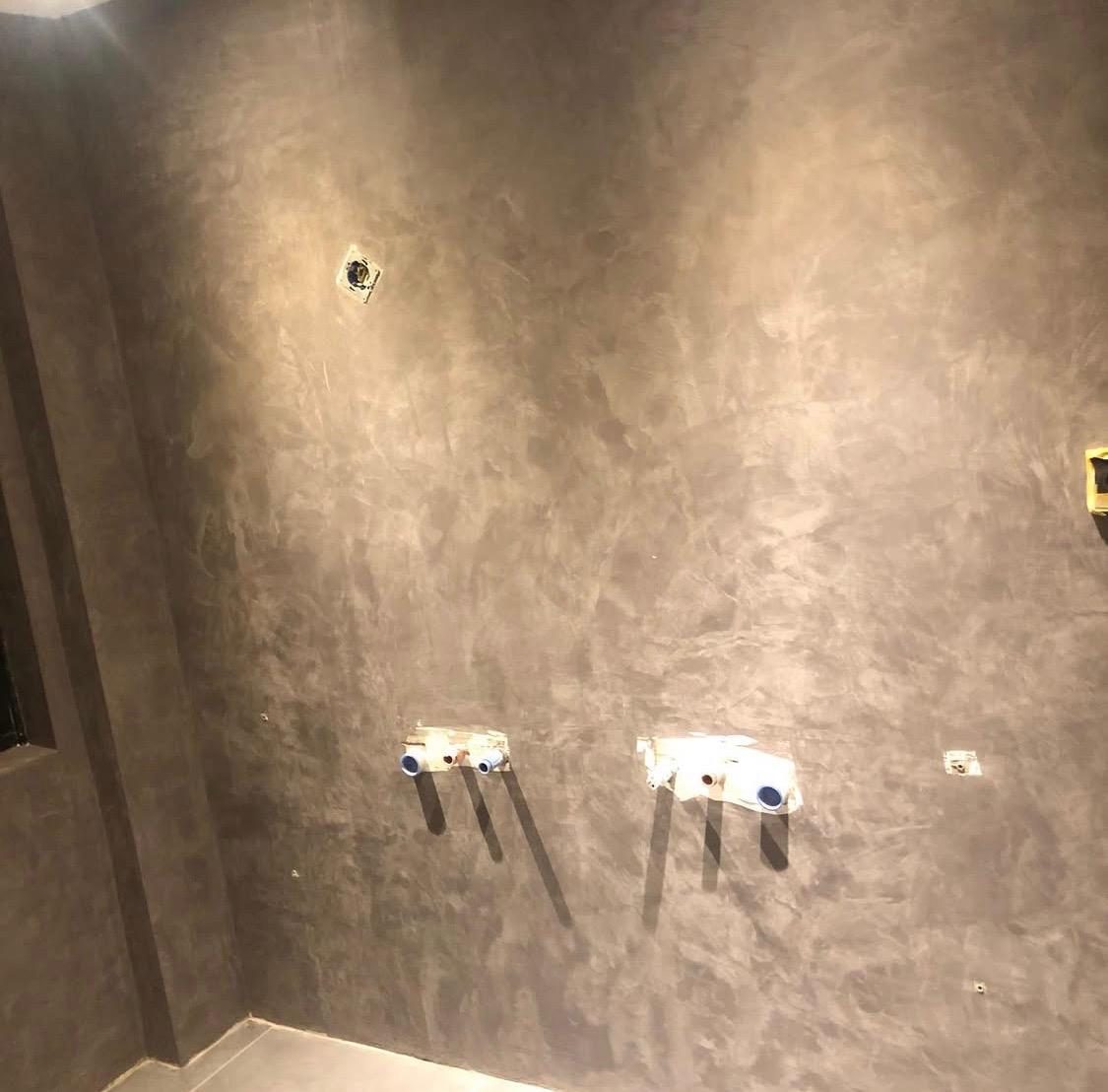 Badkamer met naadloze betoncire stucafwerking