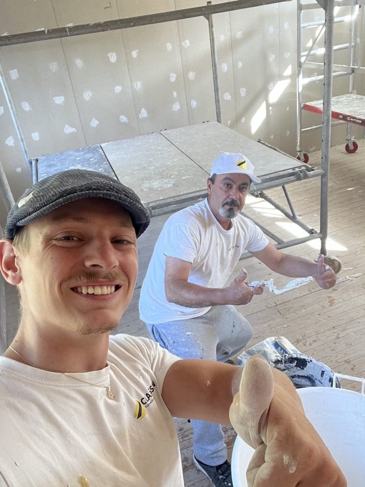 Team Claassen Stukadoors aan het werk
